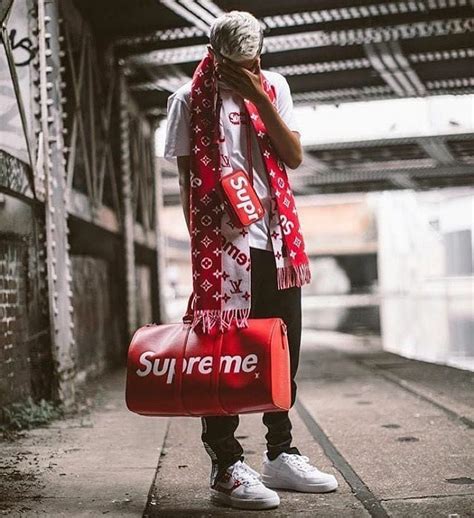 supreme clothing website.